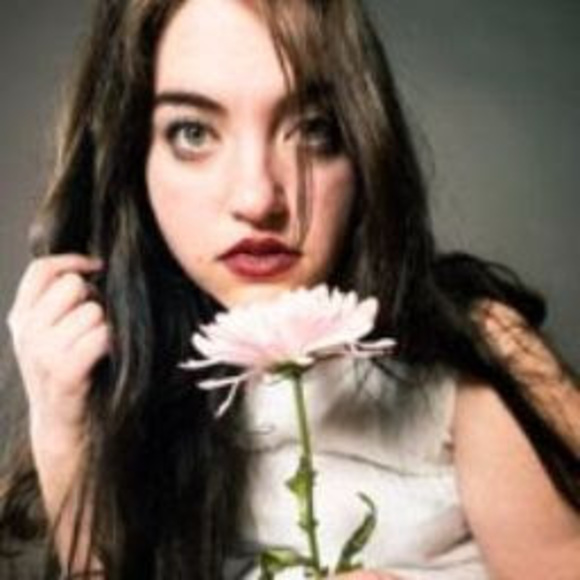 Meet your Posher, Kylie - Picture 1 of 1